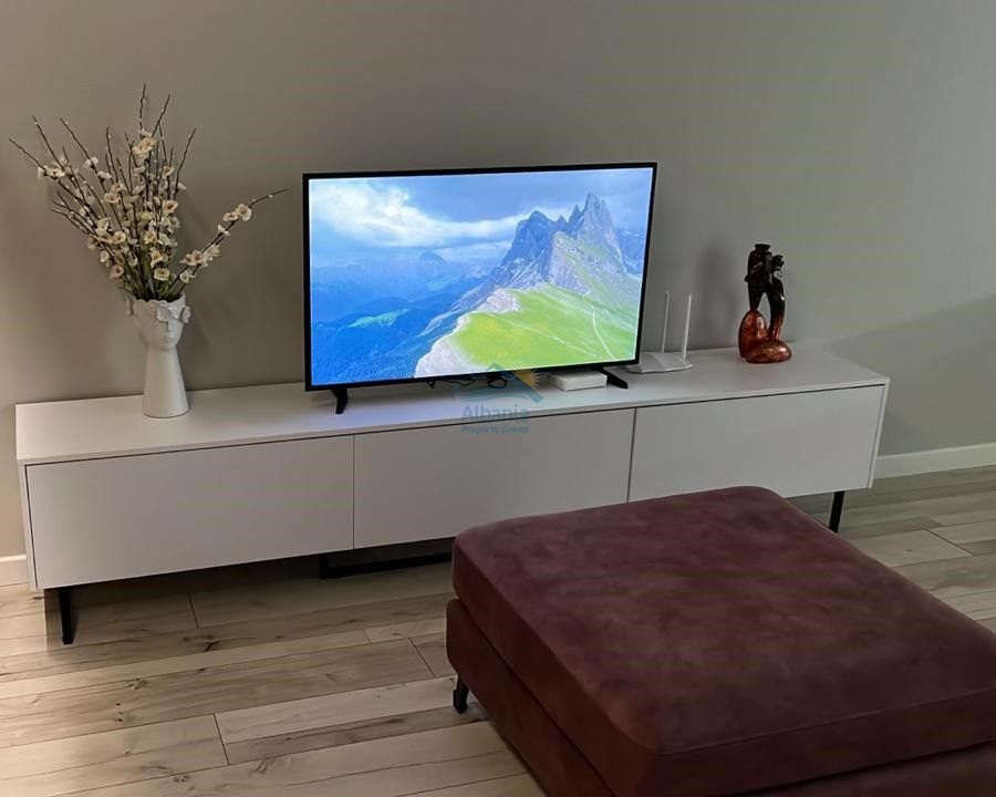 Appartamento In Affitto Sul Lungomare Di Valona, ​​Albania